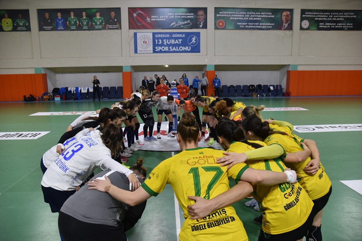 Hentbol Kadınlar Süper Lig'in 15. haftasında Armada Praxis Yalıkavakspor, deplasmanda Görele...