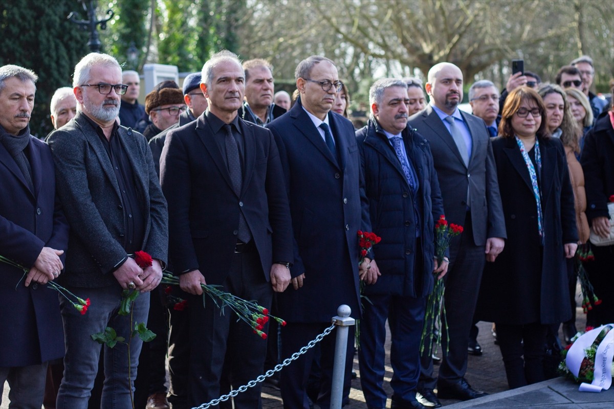 Hollanda'da, Ermeni güçlerinin 26 Şubat 1992'de Hocalı'da yaptığı katliamın kurbanları anıldı....