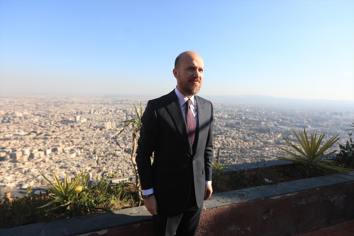 İlim Yayma Vakfı Mütevelli Heyeti Başkanı Bilal Erdoğan (sol 2) ve beraberindeki Türk heyet...