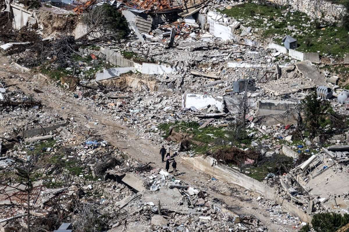 İsrail ordusu beş nokta dışında Lübnan'ın güneyinde işgal ettiği bölgelerden çekildiğini duyurdu....