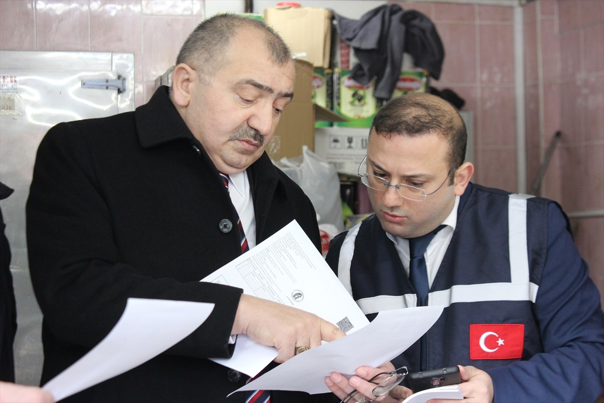 İstanbul Ticaret İl Müdürlüğü ekipleri kentte denetimlerini aralıksız sürdürürken, ramazan ayı...