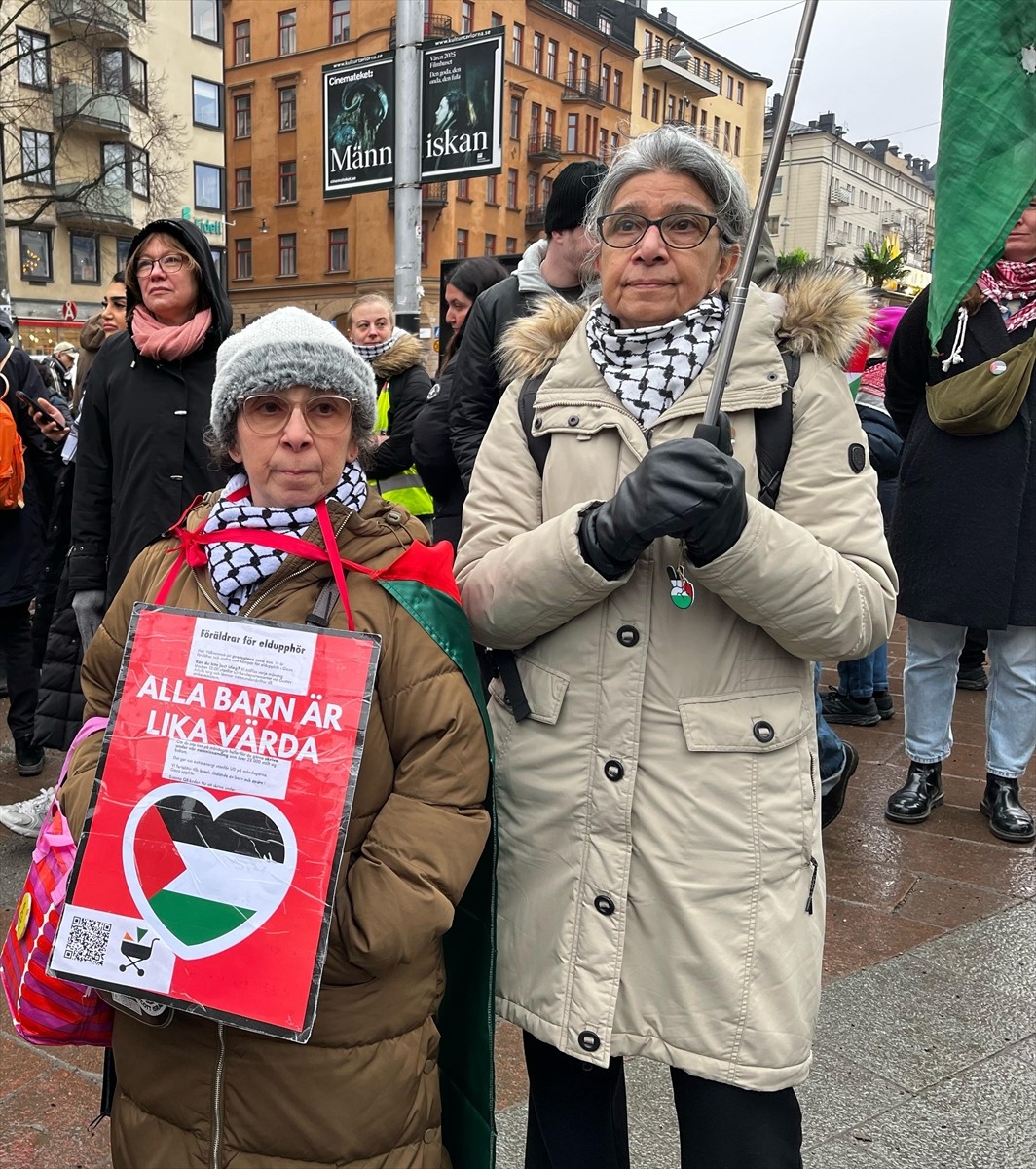 İsveç'in başkenti Stockholm'de bir araya gelen göstericiler, Filistin'e destek gösterisi...