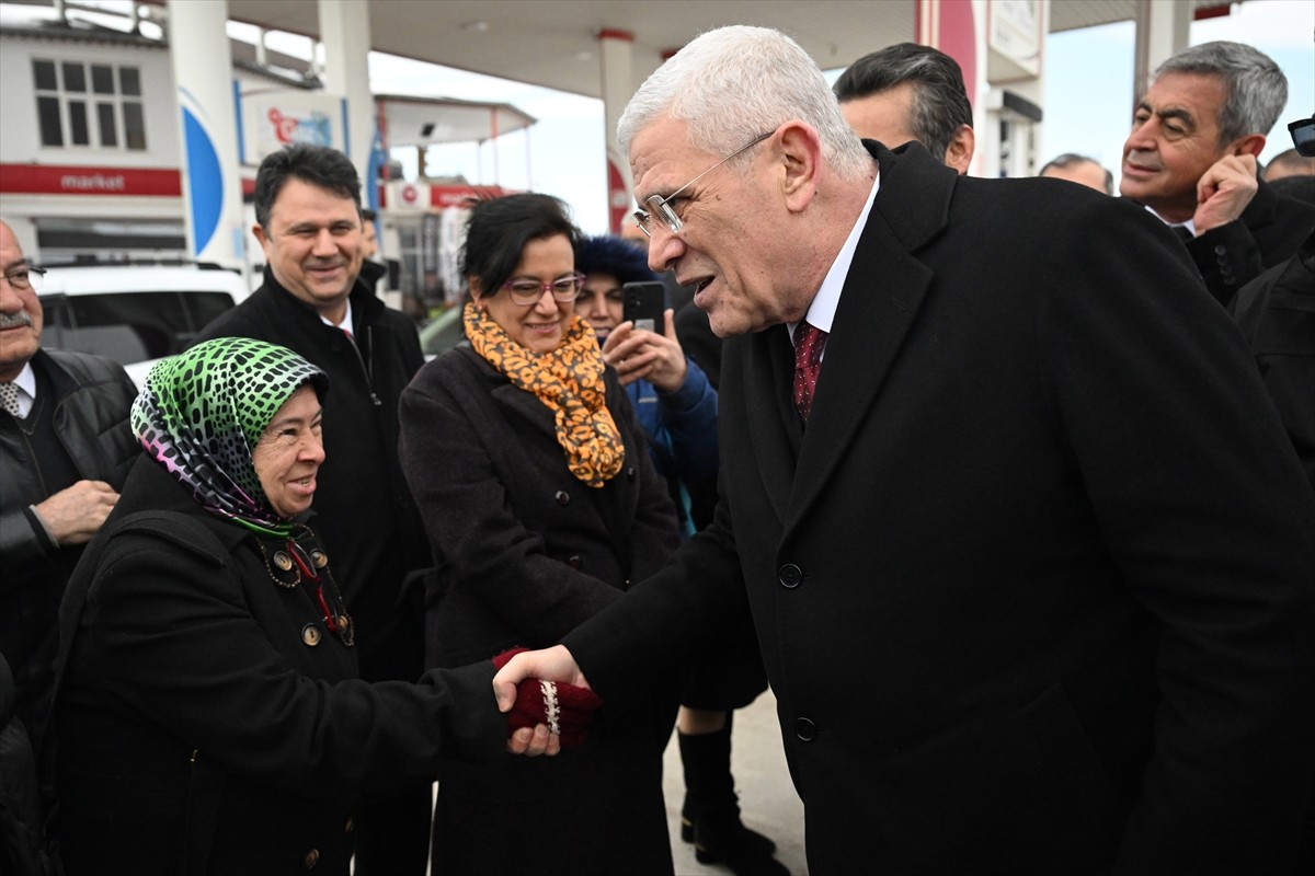 İYİ Parti Genel Başkanı Müsavat Dervişoğlu (sağda), Kayseri'de Tomarza Belediye Başkanı Osman...