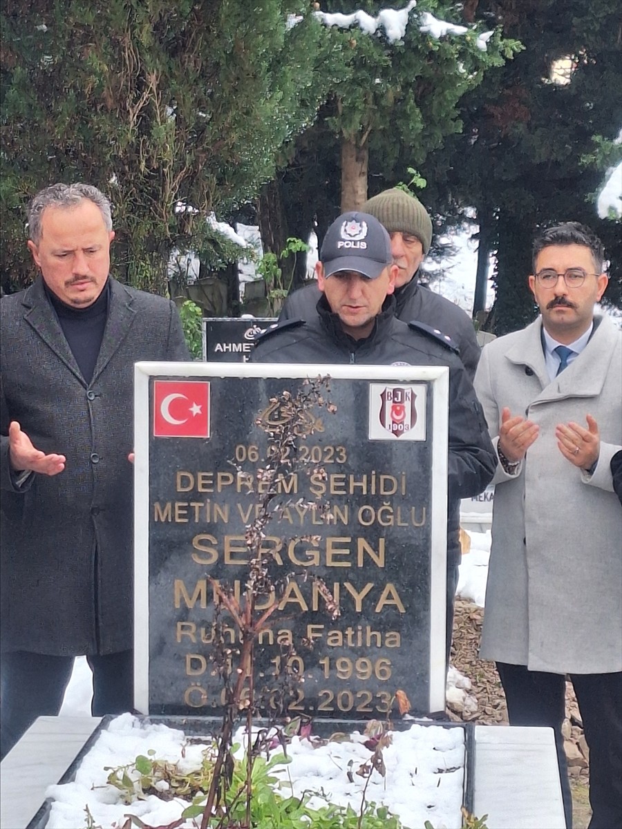 Kahramanmaraş merkezli 6 Şubat 2023'teki depremlerde Hatay'ın İskenderun ilçesinde evinin...