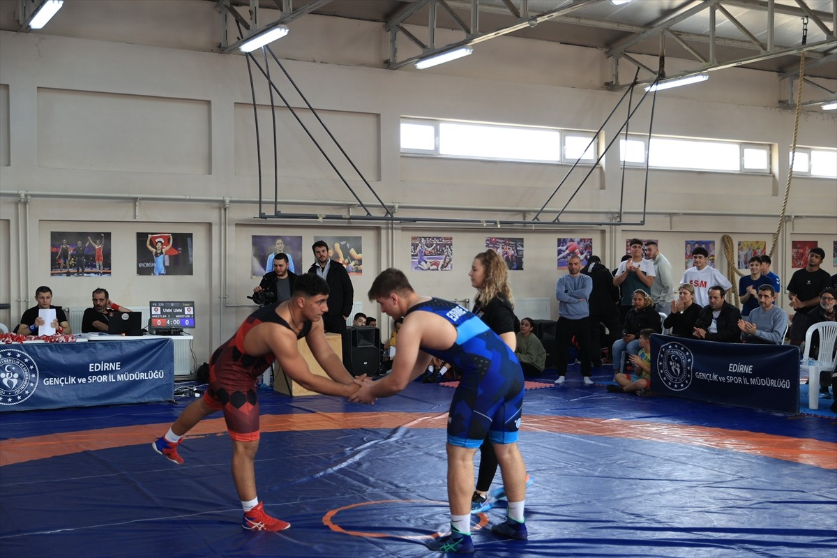 Kahramanmaraş merkezli 6 Şubat 2023'teki depremlerde yaşamını yitiren milli güreşçiler, Edirne'de...