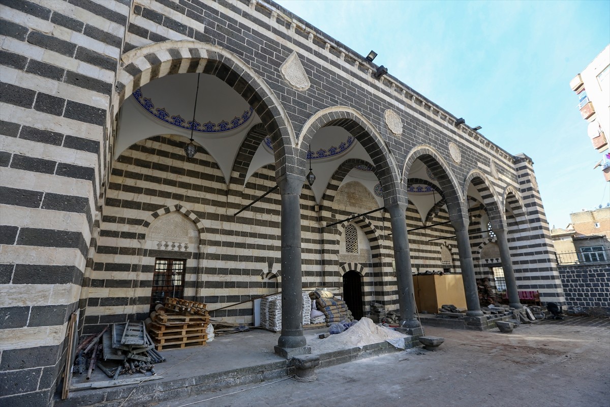 Kahramanmaraş merkezli 6 Şubat 2023'teki depremlerden etkilenen Diyarbakır'da, hafif, orta ve ağır...