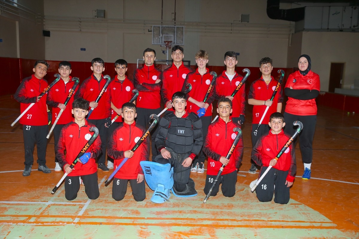 Kahramanmaraşlı antrenör Fatmagül Akyol'un Hakkari'de Halk Eğitimi Merkezi bünyesinde kurduğu...