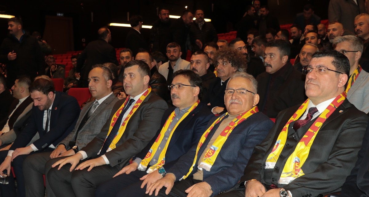 Kayserispor Kulübünün seçimli olağanüstü genel kurulunda mevcut başkan Nurettin Açıkalın (sağda)...