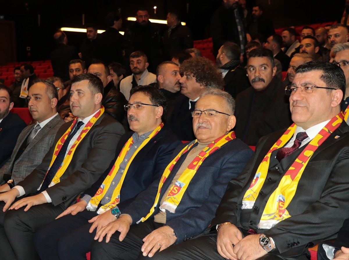 Kayserispor Kulübünün seçimli olağanüstü genel kurulunda mevcut başkan Nurettin Açıkalın (sağda)...