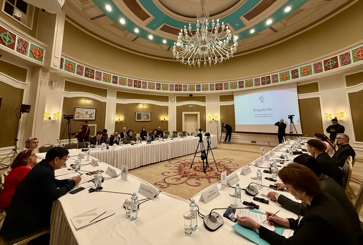 Kazakistan'da Hazar Denizi'nin çekilmesine ve ekolojik durumuna dikkati çekmek amacıyla "Save The...