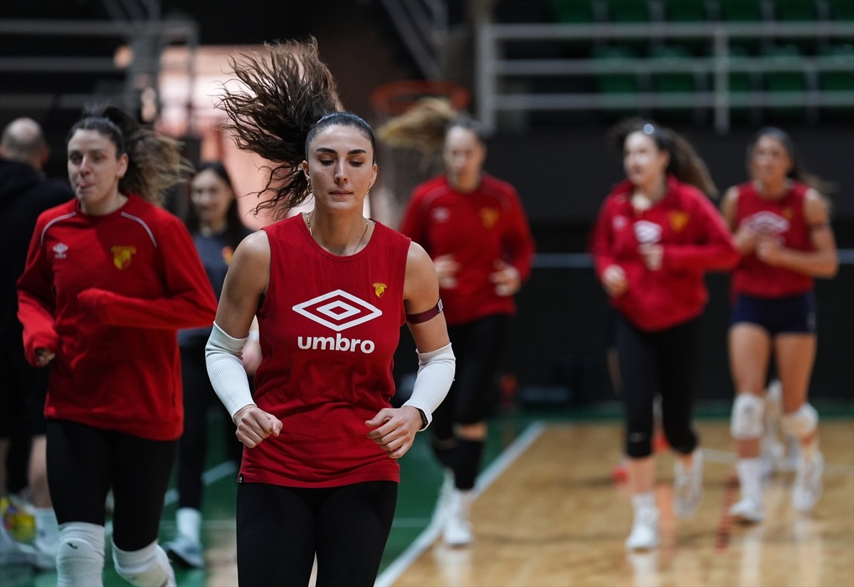 KFC Kadınlar Voleybol 1. Lig A Grubu'nda bu sezon oynadığı 22 maçın 21'ini kazanarak play-off'a...