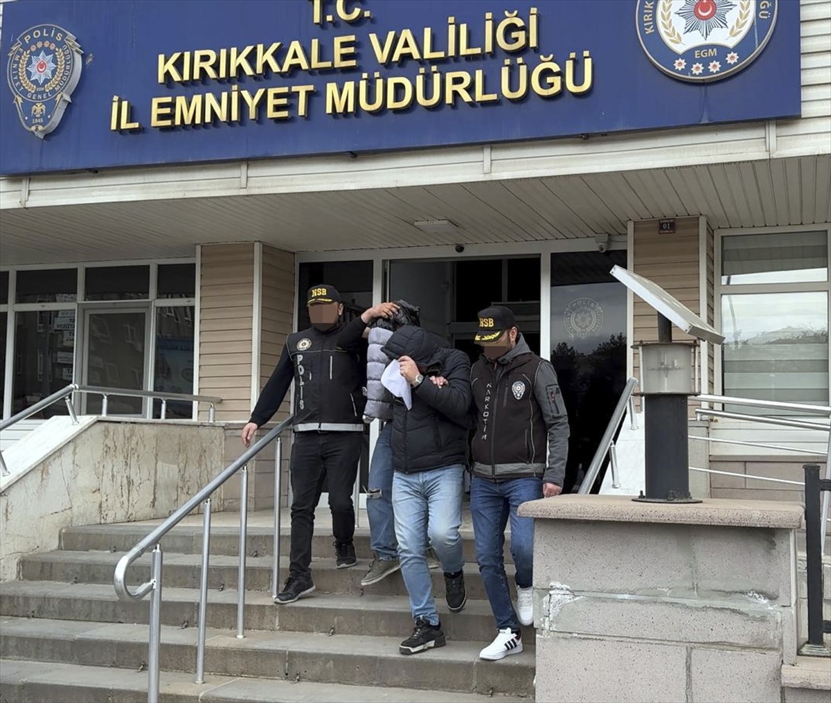 Kırıkkale'de uyuşturucu operasyonunda 10 bin 947 sentetik hap ele geçirildi, gözaltına alınan 3...