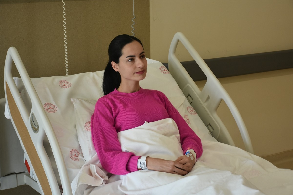 Konya'da on iki parmak bağırsağının sıkışması sonucu kilo kaybı, bulantı ve kusma şikayeti yaşayan...