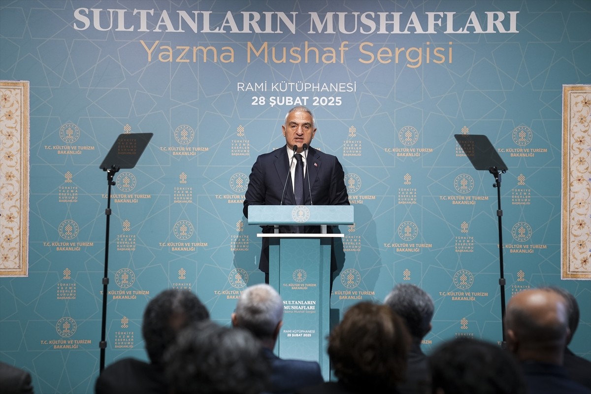 Kültür ve Turizm Bakanı Mehmet Nuri Ersoy, Rami Kütüphanesi'nde düzenlenen “Sultanların...