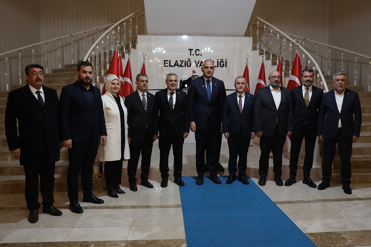 Kültür ve Turizm Bakanı Mehmet Nuri Ersoy (solda), Elazığ Valiliğine ziyarette bulundu. Bakan...