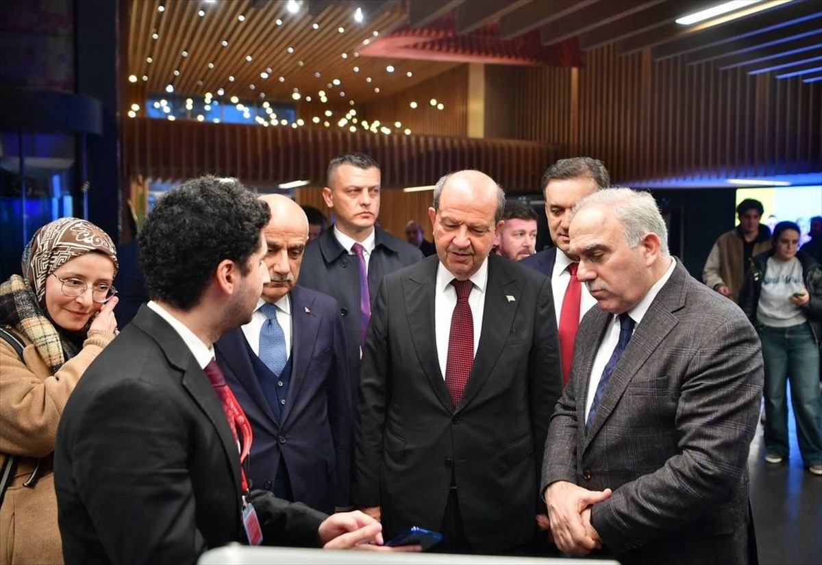 Kuzey Kıbrıs Türk Cumhuriyeti (KKTC) Cumhurbaşkanı Ersin Tatar (solda), İstanbul'daki Fatih Merkez...