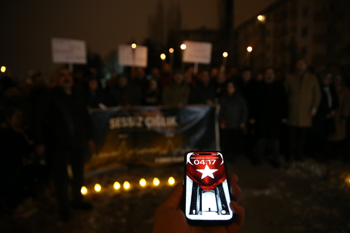 Malatya'da, 6 Şubat 2023'teki Kahramanmaraş merkezli depremlerde yaşamını yitirenler için anma...