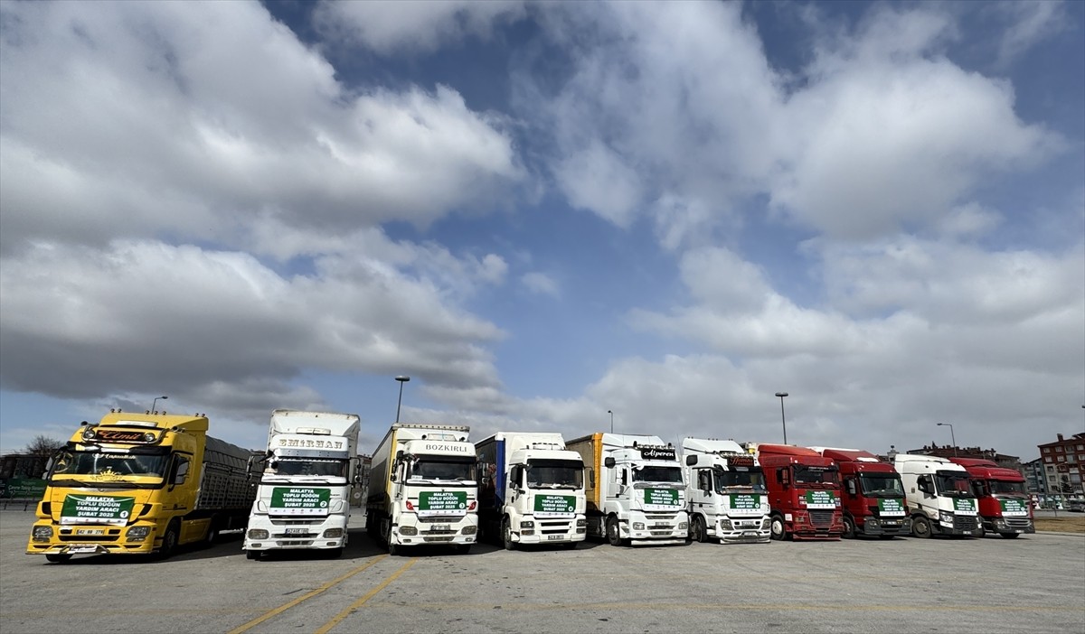 Malatya'da ihtiyaç sahibi 100 nişanlı çift için Konya'dan temin edilen kıyafet, halı, ev tekstili...