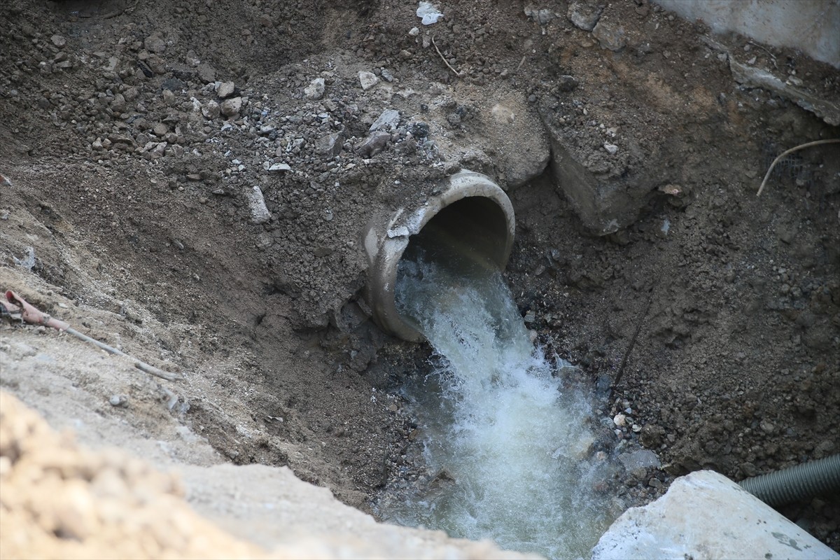 Malatya'da, Kahramanmaraş merkezli 6 Şubat 2023'teki depremlerden sonra yapımına başlanan inşaat...