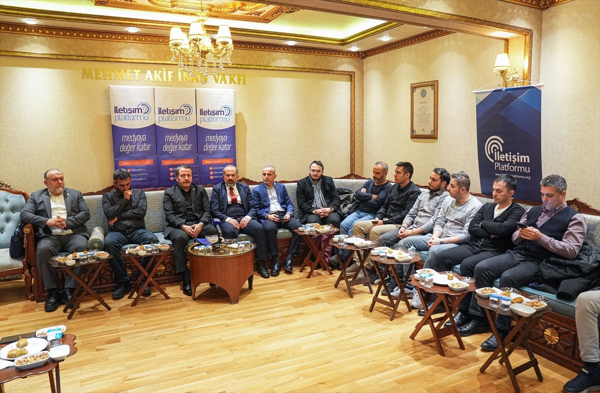 Memur-Sen Genel Başkanı Ali Yalçın, İletişim Platformunca Mehmet Akif İnan Vakfı'nda düzenlenen...