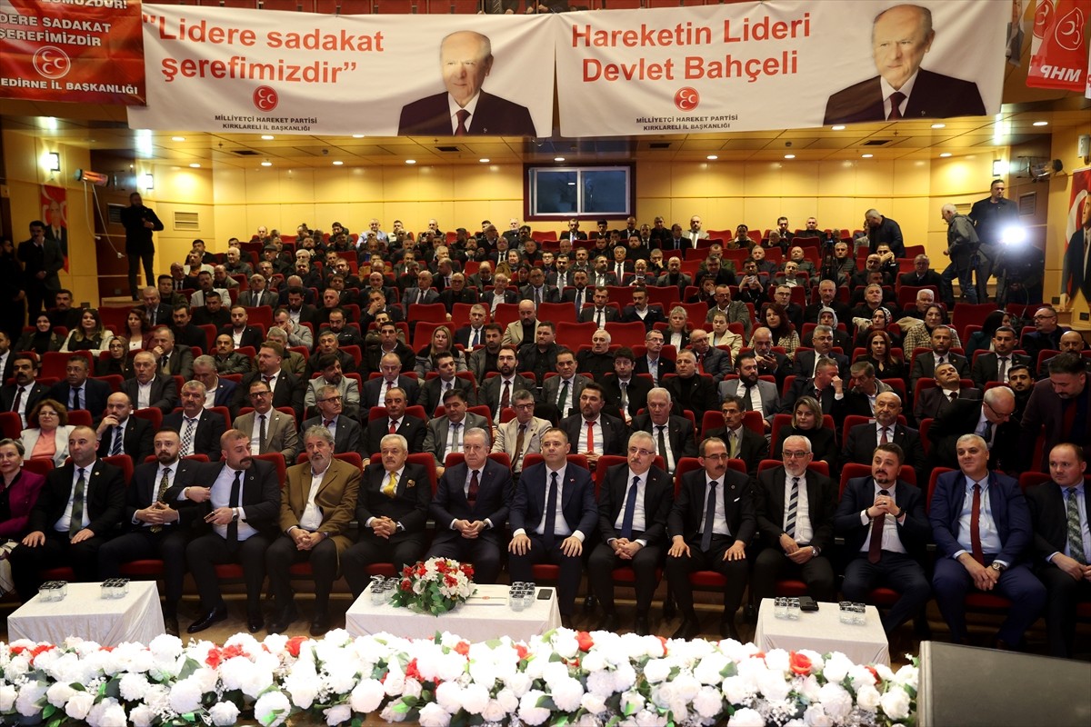 MHP Genel Başkan Yardımcısı Sadir Durmaz, Belediye Kültür Merkezinde düzenlenen "Belediye Meclis...