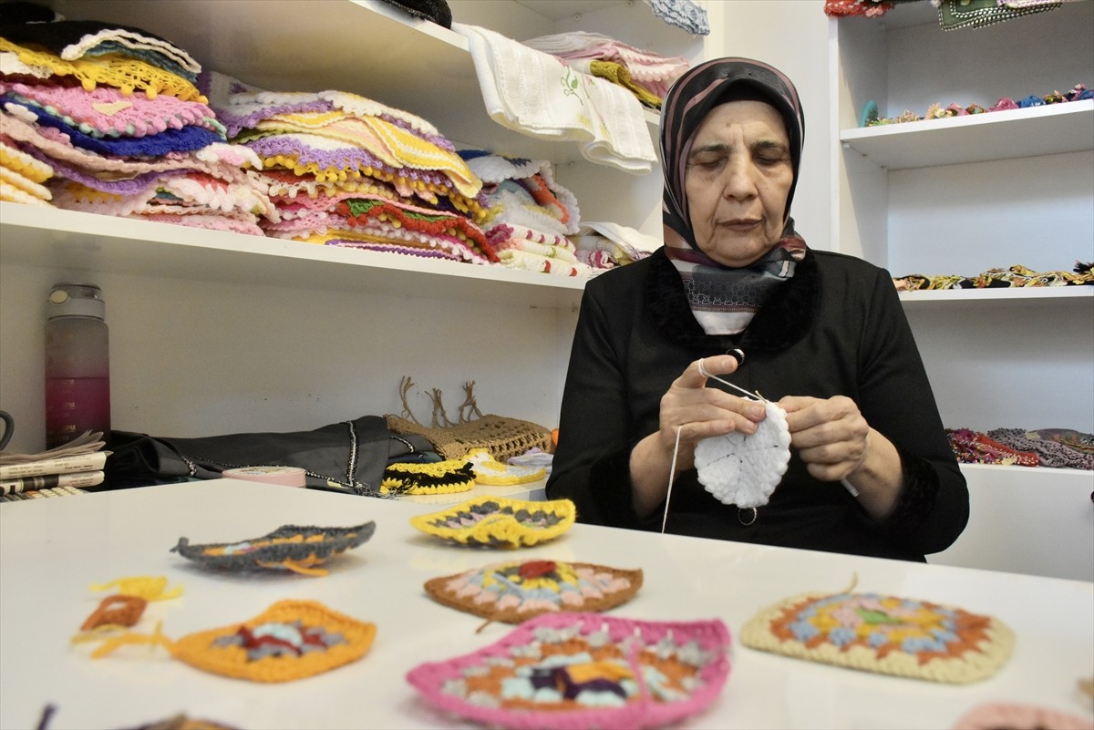 Ordu'da ev hanımlarını bir araya getiren El Emeği Çarşısı, bugüne kadar 2 bin 500 kadının...