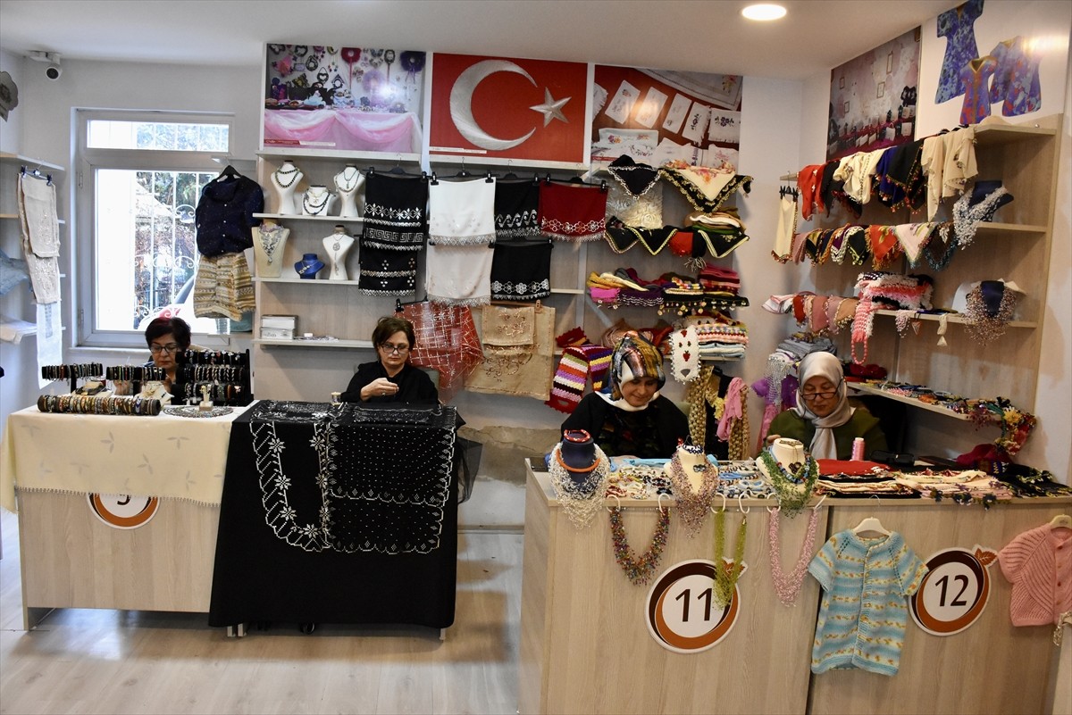 Ordu'da ev hanımlarını bir araya getiren El Emeği Çarşısı, bugüne kadar 2 bin 500 kadının...