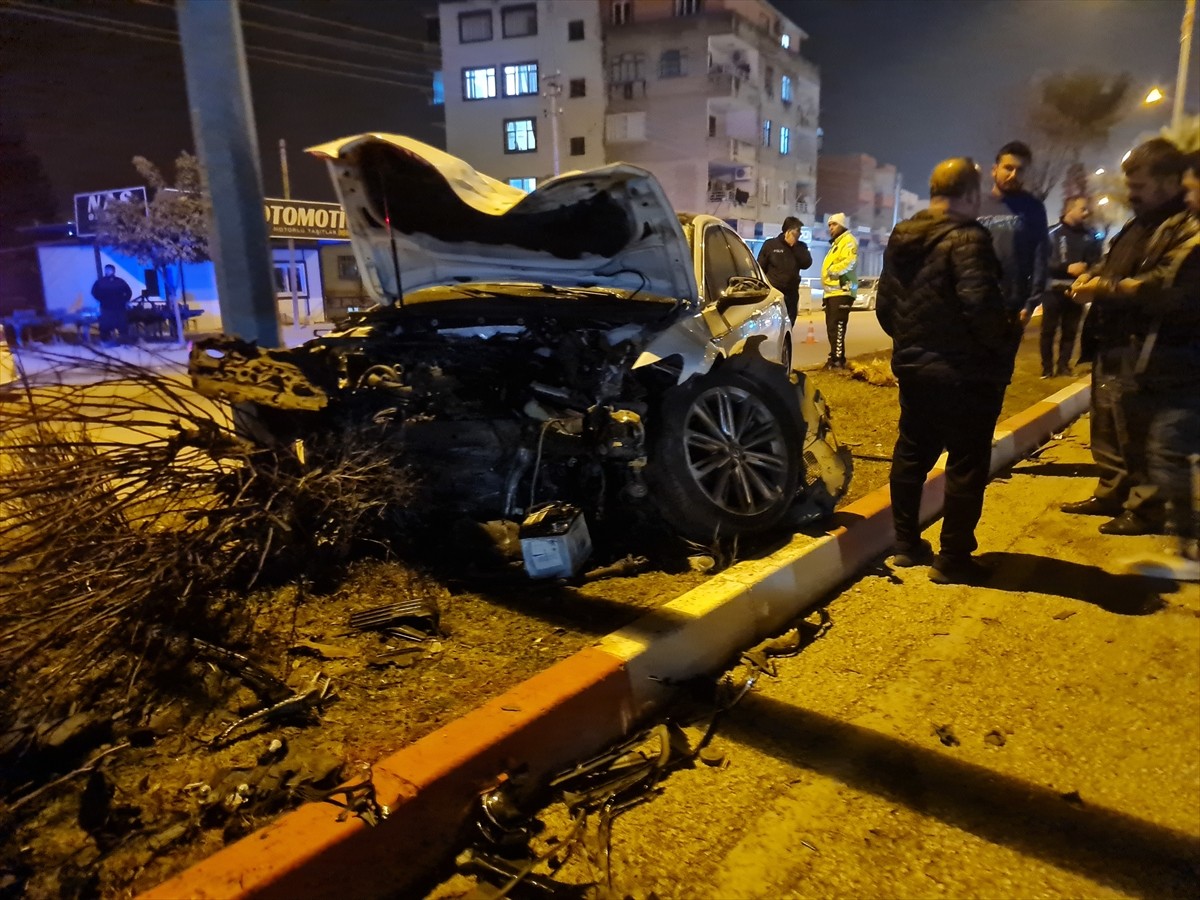  Osmaniye'nin Kadirli ilçesinde meydana gelen trafik kazalarında yaralanan 3 kişi hastaneye...