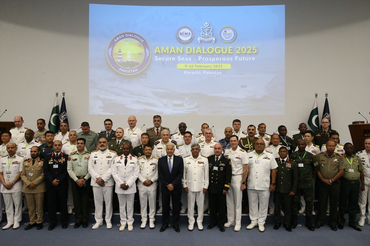 Pakistan'ın Karaçi kentinde, aralarında ABD ve Çin'in de bulunduğu 60'tan fazla ülkenin deniz...