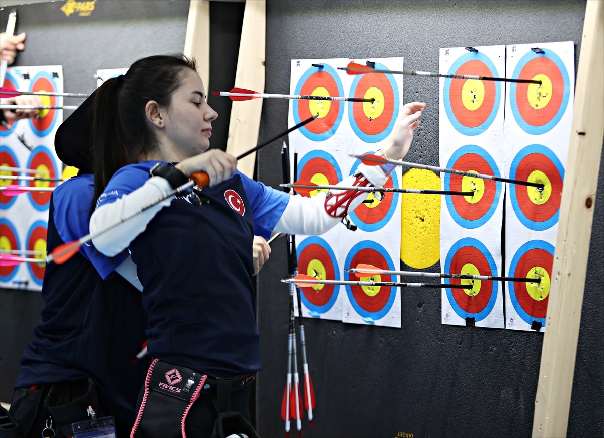 Salon Okçuluk Avrupa Şampiyonası'nda Türkiye'yi temsil edecek 36 milli sporcu, şampiyonaya...