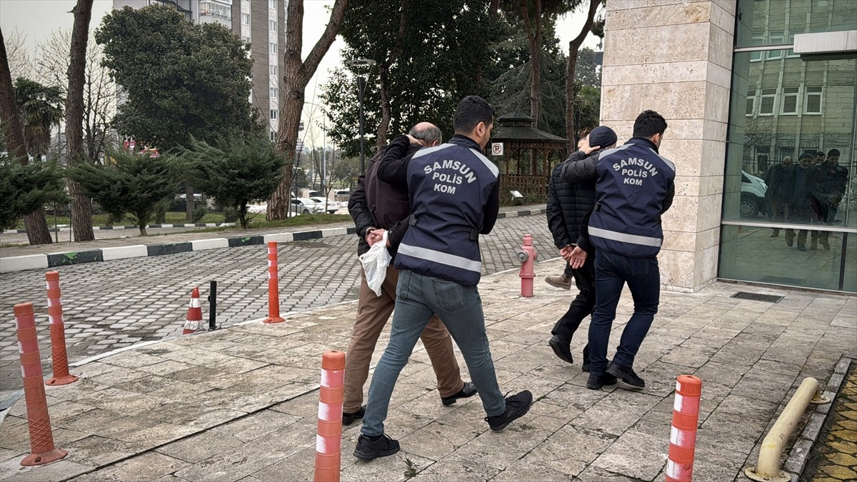 Samsun'da usulsüz sağlık raporu düzenledikleri iddiasıyla aralarında 1 doktorun da bulunduğu 8...