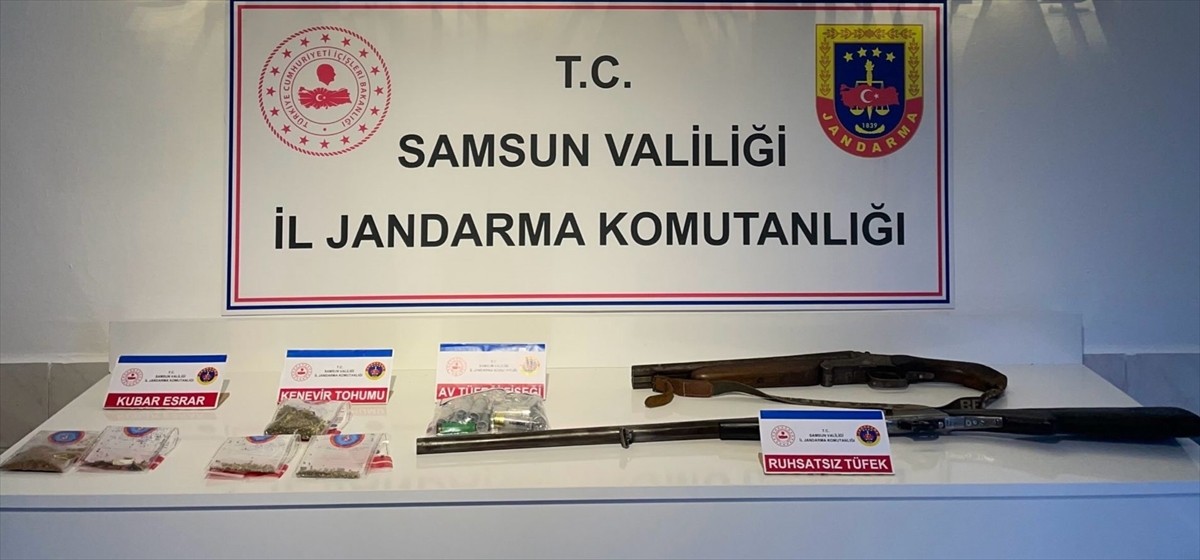 Samsun'un Bafra ilçesinde, uyuşturucu ve silah kaçakçılığı operasyonunda 2 şüpheli gözaltına...
