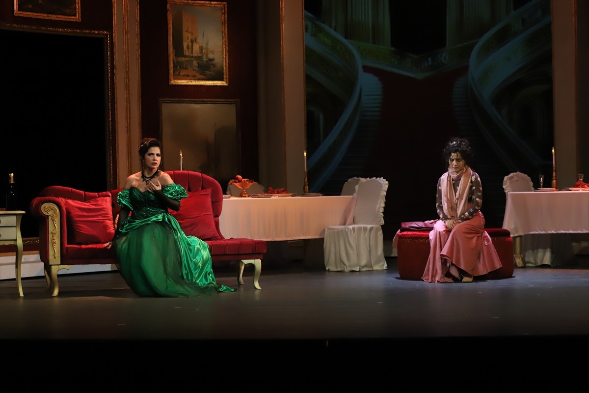 Samsun Devlet Opera ve Balesi (SAMDOB), "La Traviata" operasını sahneleyecek. Fransız yazar...