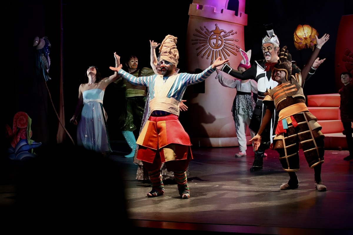 Samsun Devlet Opera ve Balesi (SAMDOB), "Masal Şatosu" çocuk müzikalinin prömiyerini Samsun'da...
