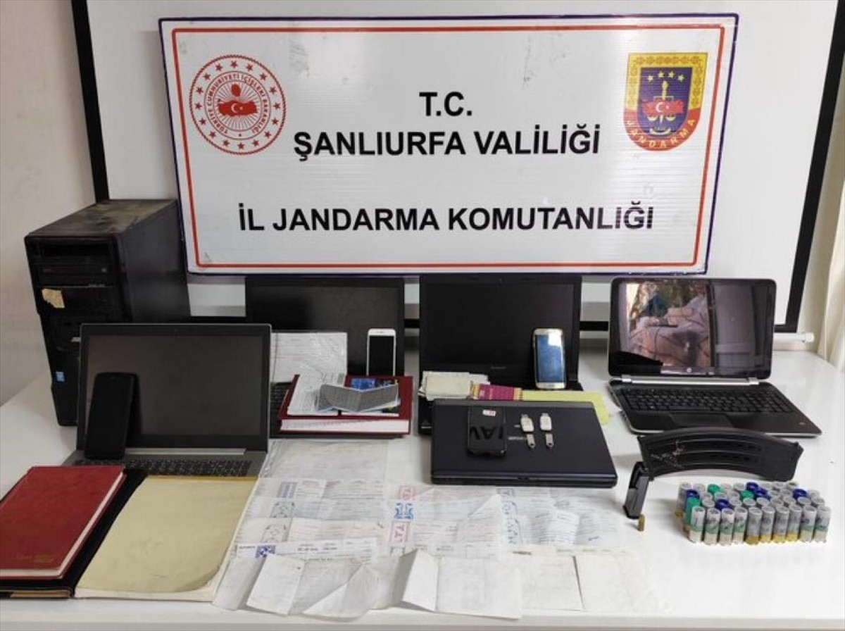 Şanlıurfa'da tefecilik yaptıkları iddiasıyla 9 şüpheli gözaltına alındı. Operasyonda çok sayıda...