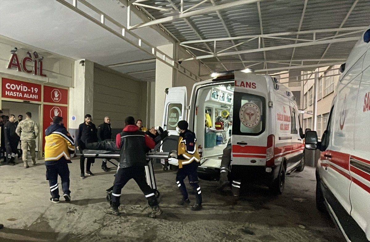 Şanlıurfa'nın Siverek ilçesinde, petrol arama sahasındaki şantiyede meydana gelen iş kazasında 2...