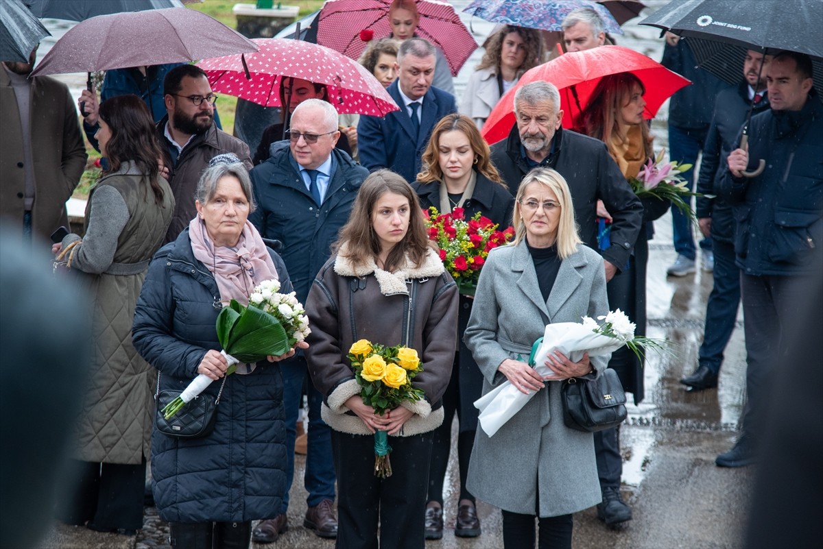 Sırbistan'ın başkenti Belgrad'dan Karadağ'ın sahil kenti Bar'a trenle giderken 1993'te Strpci...