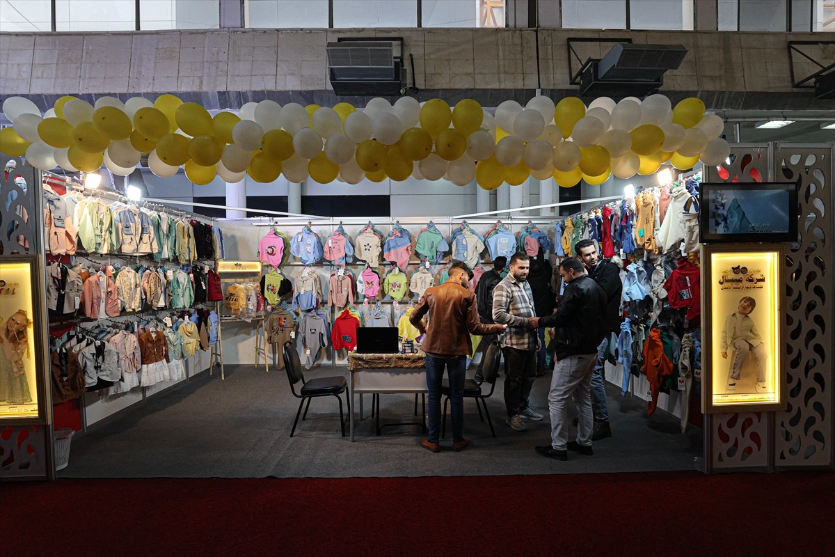 Suriye'nin başkenti Şam, 61 yıllık Baas rejiminin yıkılmasının ardından ülkede düzenlenen ilk...