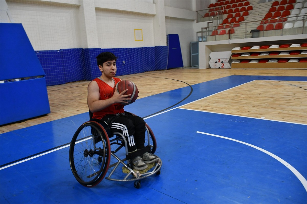 Tekerlekli Sandalye Basketbol 1. Lig B Grubu'nda ilk dörde girerek play-off'a katılmayı...