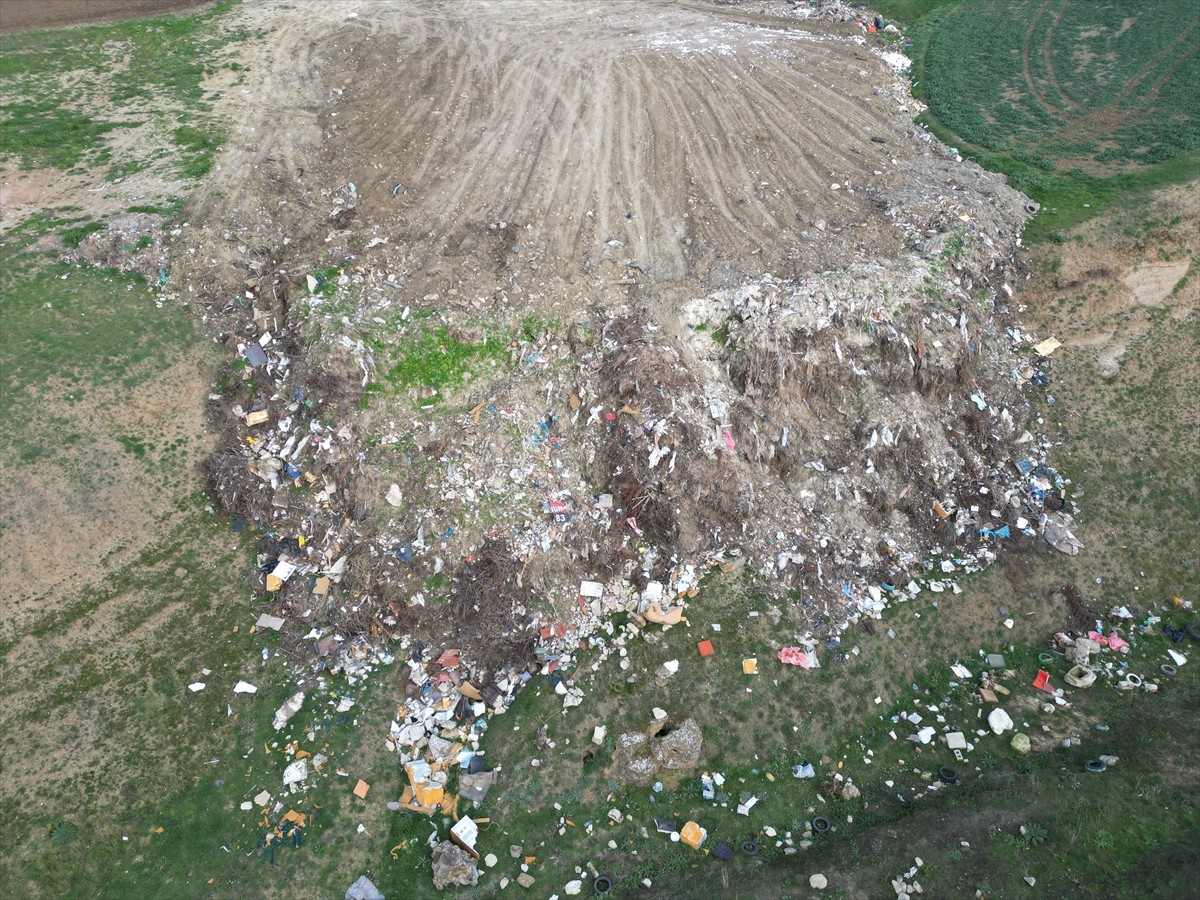 Tekirdağ'ın Marmaraereğlisi ilçesinde çöp döküldüğü gerekçesiyle çevre sakinlerinin tepkisine...