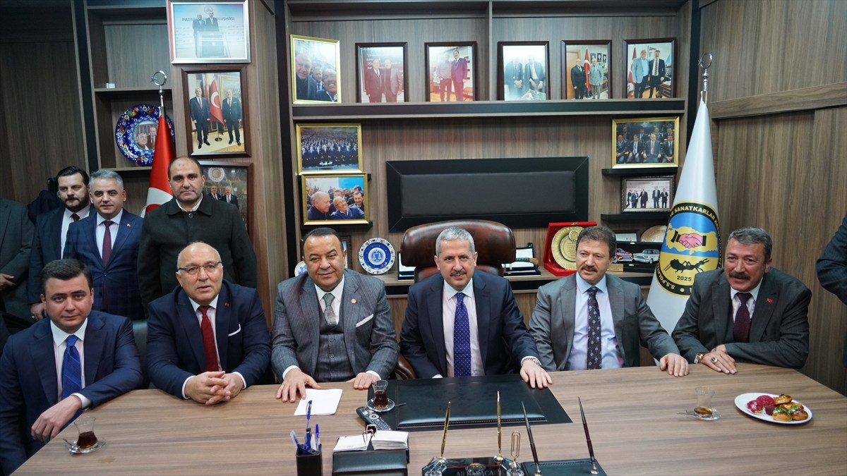 Ticaret Bakan Yardımcısı Mahmut Gürcan (sağ3), Polatlı Duatepe Esnaf Kredi ve Kefalet...