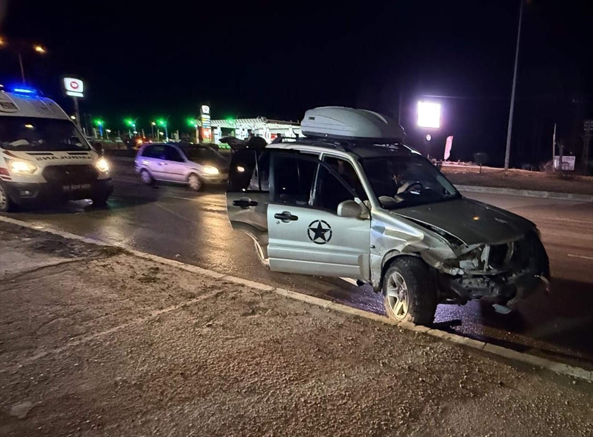 Tokat'ın Erbaa ilçesinde cip ile otomobilin çarpışması sonucu 5 kişi...