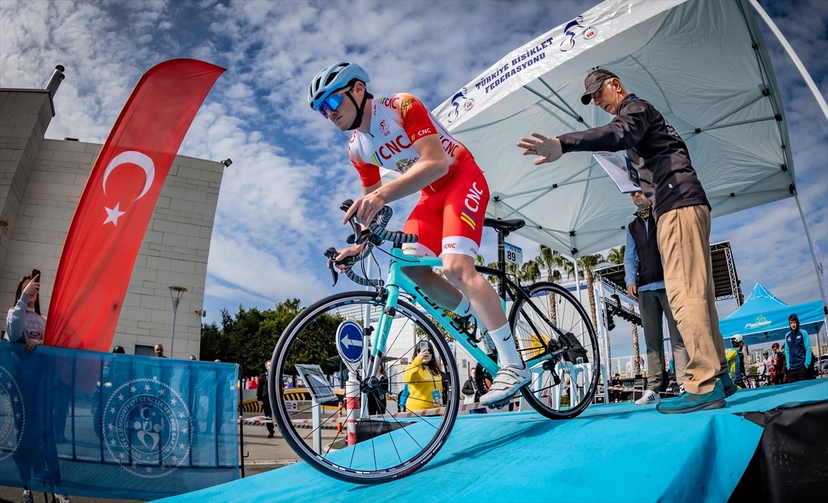 Tour Of Pedalia Uluslararası Bisiklet Yarışları, Antalya'da başladı. Prolog yarışı ile başlayan...