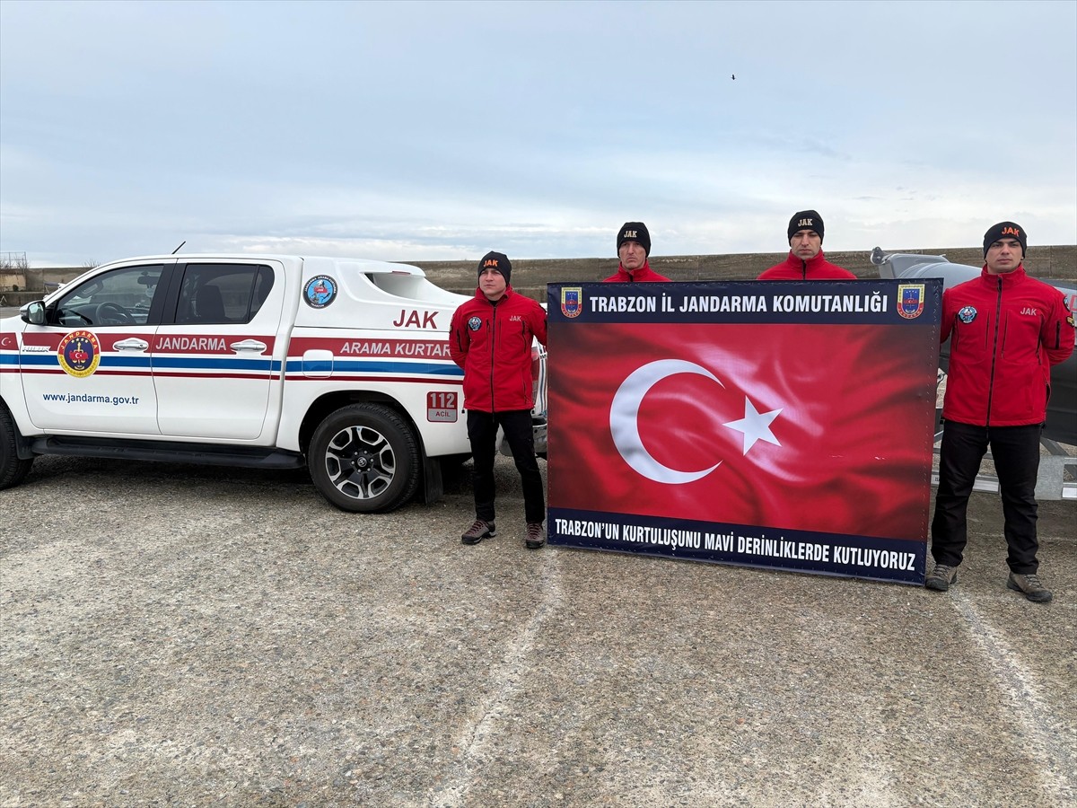 Trabzon İl Jandarma Komutanlığı Sualtı Arama Kurtarma (SAK) timleri, Trabzon'un kurtuluşunun...