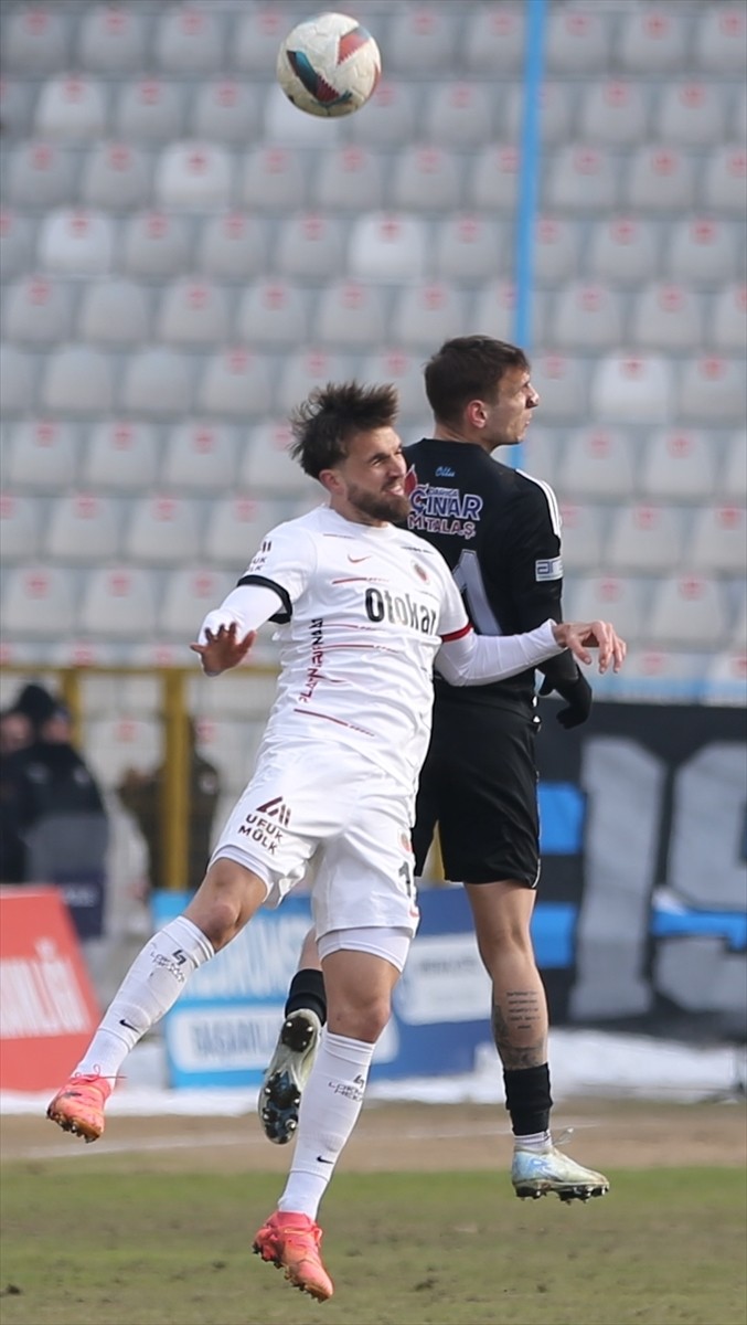 Trendyol 1. Lig'in 24. haftasında Erzurumspor FK ile Gençlerbirliği, Kazım Karabekir Stadyumu'nda...