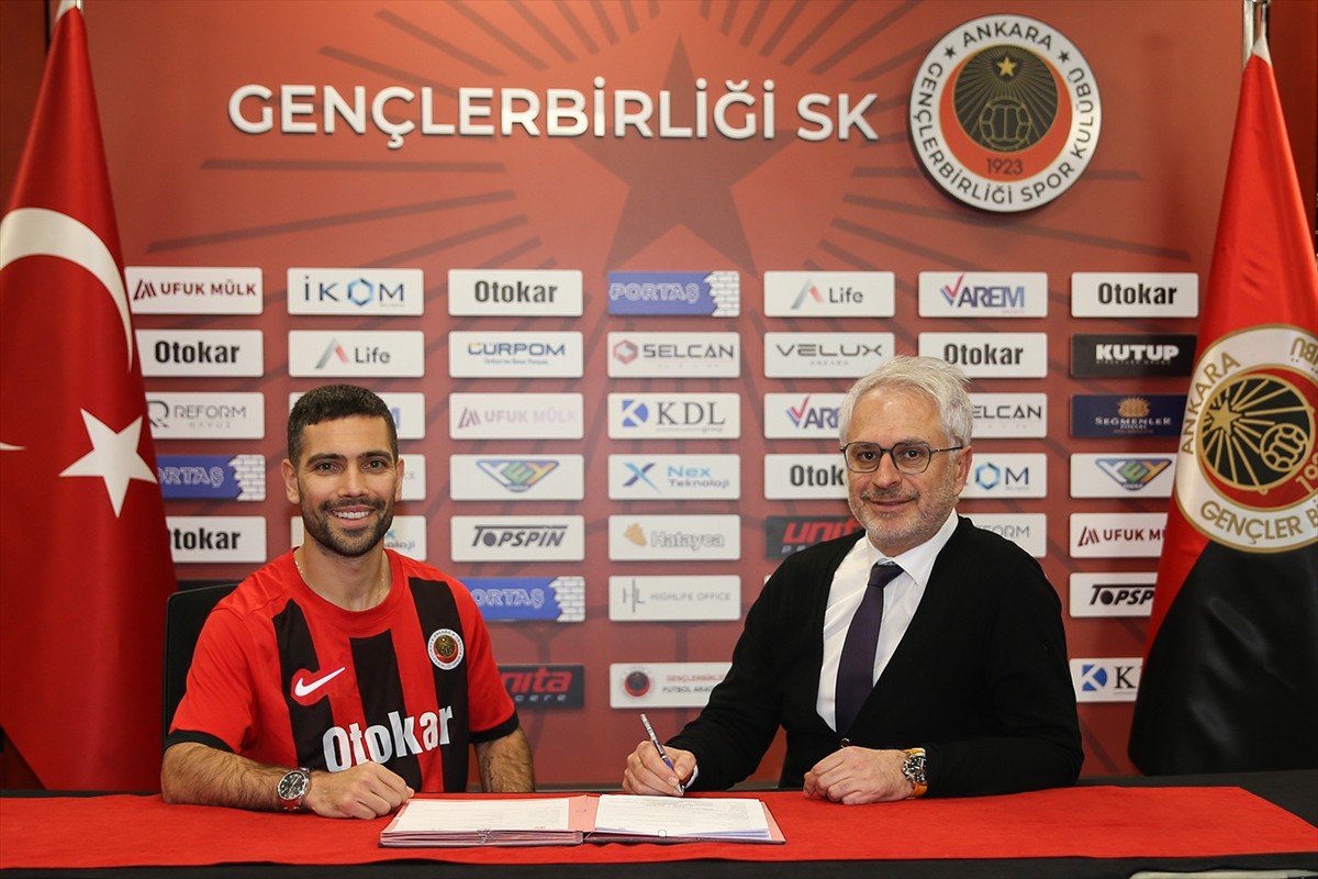 Trendyol 1. Lig ekiplerinden Gençlerbirliği, Portekizli orta saha oyuncusu Jorge Samuel Figueiredo...