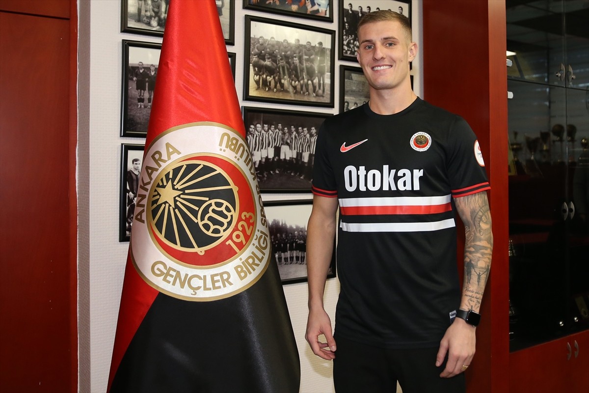 Trendyol 1. Lig ekiplerinden Gençlerbirliği, Rumen Daniel Popa'yı transfer etti.