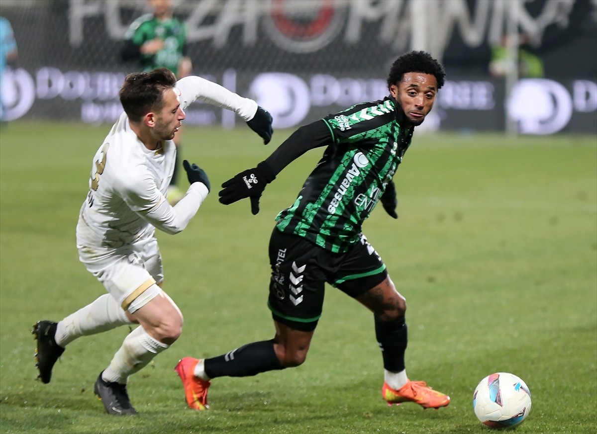 Trendyol 1. Lig’in 24. haftasında Manisa FK ile Kocaelispor, Manisa 19 Mayıs Stadı’nda karşılaştı....