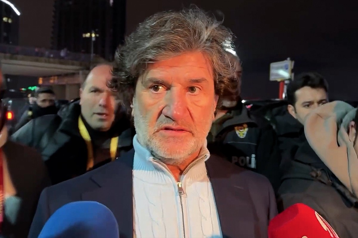 Trendyol Süper Lig'in 23. haftasındaki Galatasaray maçının 34. dakikasında sahadan çekilen Adana...