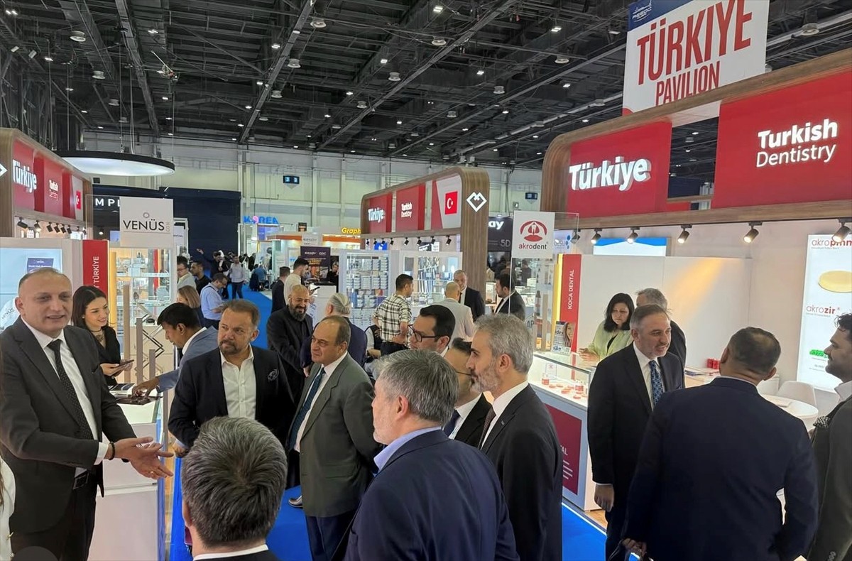 Türk diş malzemesi üreticileri Dubai'de düzenlenen AEEDC Ağız ve Diş Sağlığı Ekipmanları Fuarı'na...